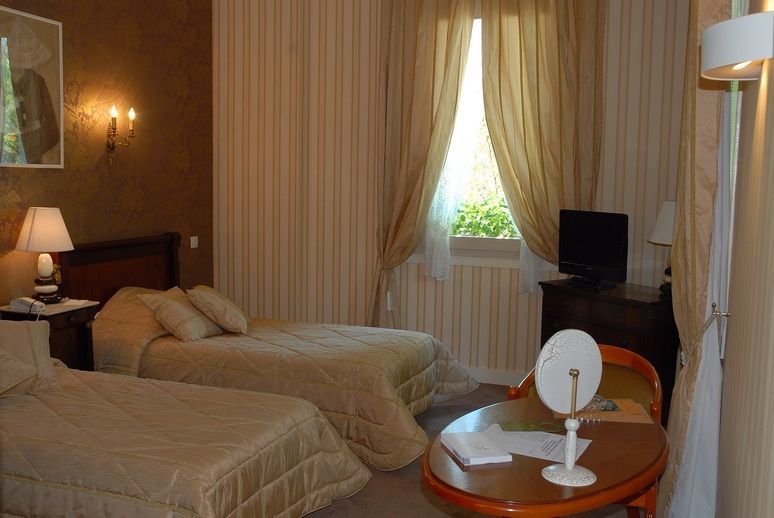 Hotel The Originals Residence De Rohan Vaux-sur-Mer Bagian luar foto